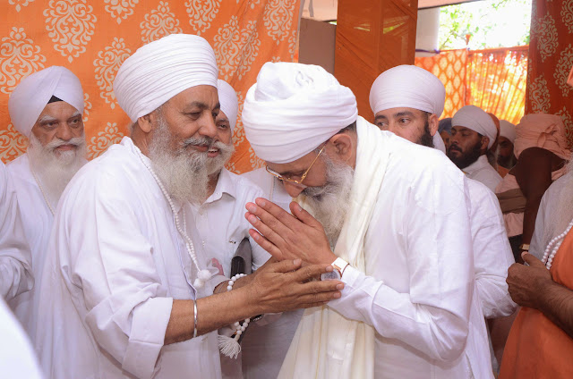 conference satguru ji nu sanmanit karde sant ji