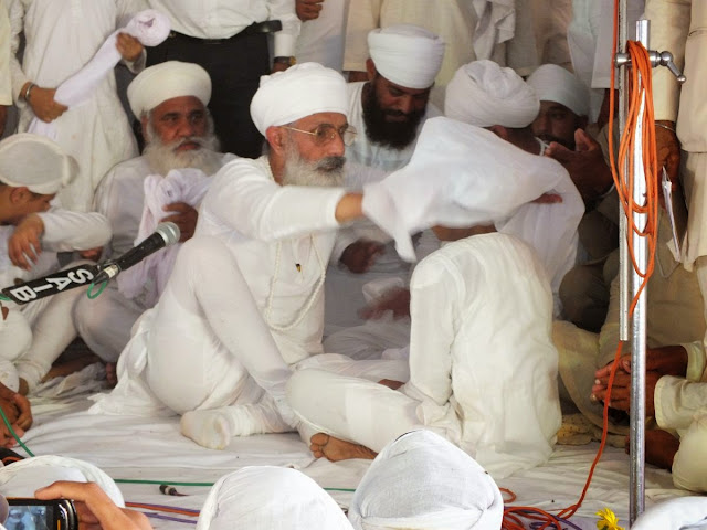 dasuya_mela satguru ji sikh nu dastar bande hoye